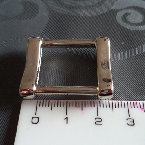 Boucle carrée en métal argenté largeur du passant 2 cm de superbe qualité