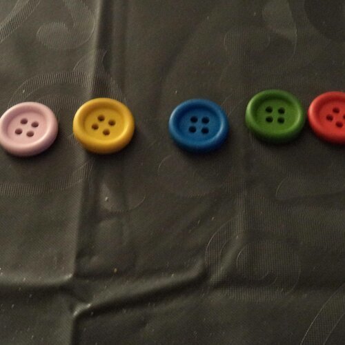 Lot de 10 boutons ronds de couleur unie coloris au choix 