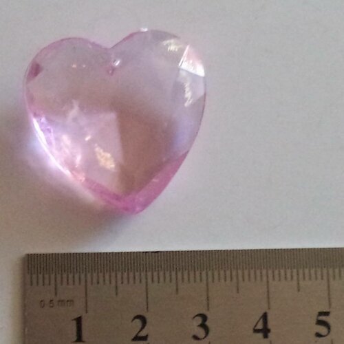 Breloque coeur rose en acrylique 3 cm x 3 cm neuve 