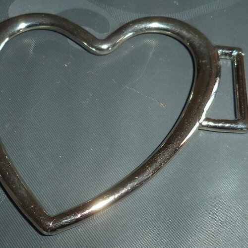 Boucle coeur en métal argenté largeur du passant 2.5 cm 