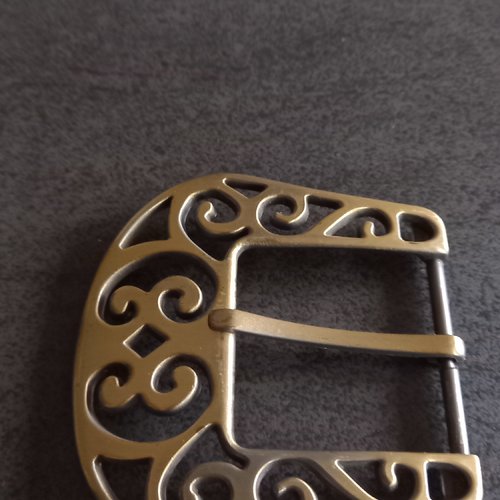 Boucle de ceinture en métal doré