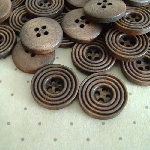 Boutons en bois foncé motif "spiral" 