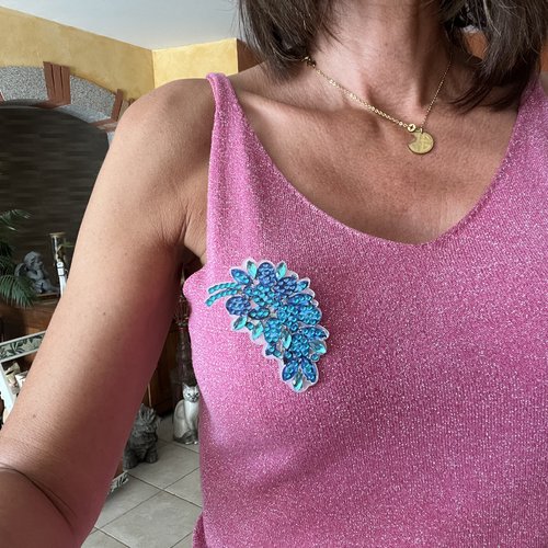 Bijoux broche " fleur bleue "