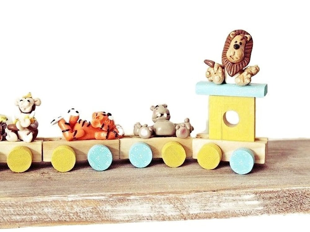 Decoration Chambre Bebe Petit Train En Bois Animaux Savane Fimo Cadeau De Naissance Decoration Bebe Un Grand Marche