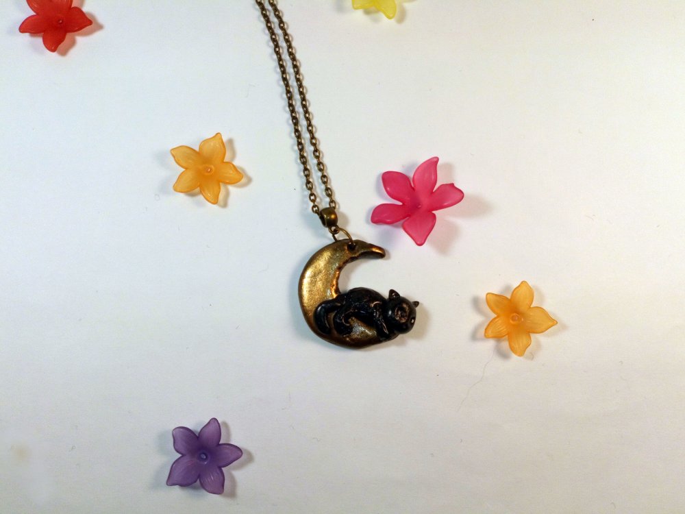 Collier Chaine Bronze Pendentif Chat Endormi Sur La Lune En Fimo Imitation Bronze Un Grand Marche