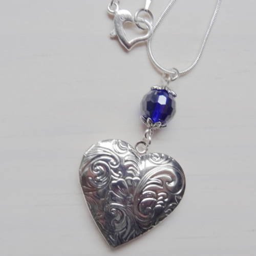 Collier pendentif "porte photo" coeur et chaîne en plaqué argent, perle mauve 