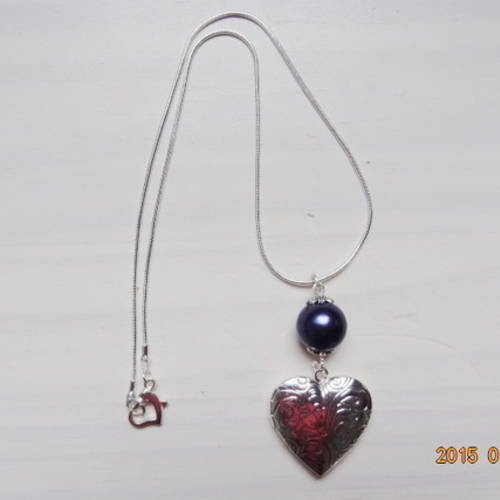 Collier chaîne maille  serpent et  pendentif coeur porte photo en plaqué argent, perle nacrée violet 