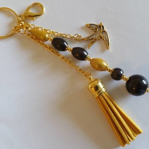 Bijou de sac /porte clés hirondelle /pompon/perles magiques de couleurs jaune or et café, pompon jaune d'or