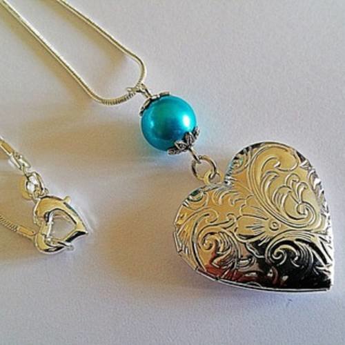 Collier pendentif "porte photo" coeur et chaîne en plaqué argent,  perle nacrée bleu turquoise 
