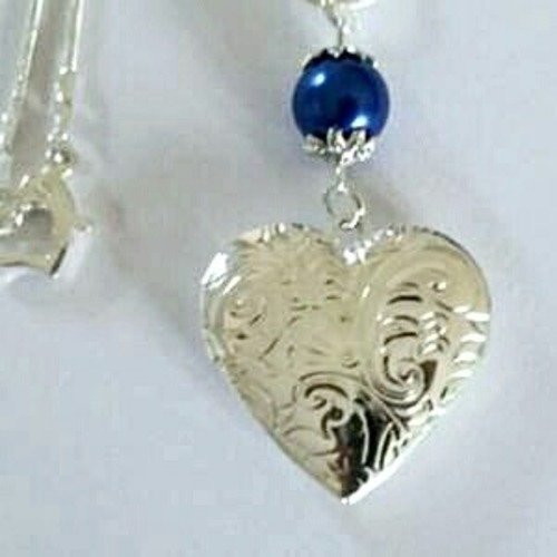 Collier pendentif "porte photo" coeur et chaîne plaqués argent, perle nacrée bleu  royal , mousqueton coeur 