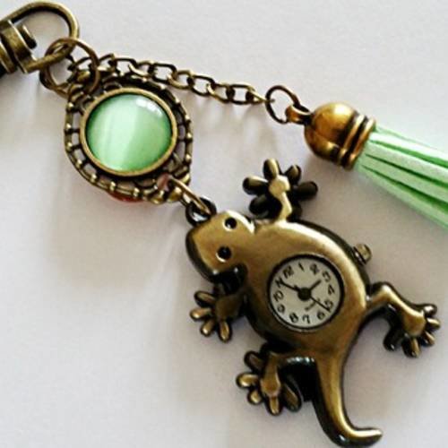 Bijou de sac/porte clés "montre lezard" bronze et vert amande, lézard bronze, cabochon oeil de chat et pompon  vert
