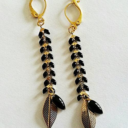 Boucles d'oreilles épis dorés émaillés noir, pendentif sequin émaillé  noir et  feuille métal doré 