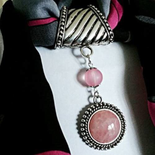 Bijoux de foulard bélière et  pendentif cabochon en quartz rose en argent tibétain et perle rose givré 