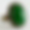 Bague ovale vintage cabochon en pierre de jade vert sur monture en laiton couleur bronze 