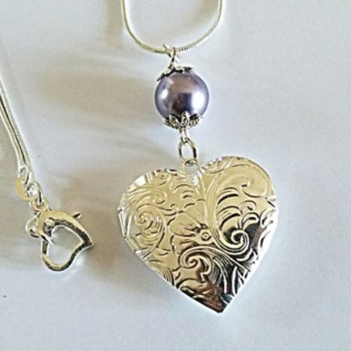 Collier  pendentif "porte photo" coeur avec chaîne plaqués argent et perle nacrée mauve lilas 