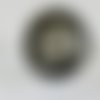 Bague ronde cabochon en verre symbole ohm (aum, om) noir et blanc sur monture en métal argenté 