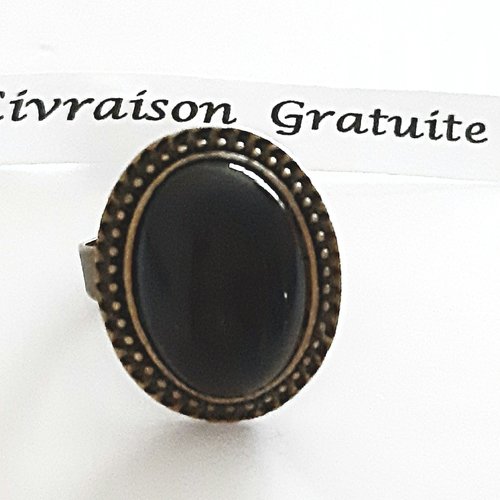 Bague ovale cabochon en pierre de gemme onyx noir sur monture style rétro en laiton couleur bronze