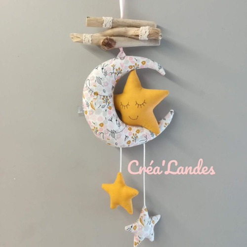 Mobile Lune Etoiles Decoration Chambre Enfant Bebe Idee Cadeau De Naissance Un Grand Marche