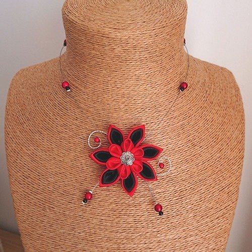 Collier fleur kanzashi, mariage, cérémonie, et ses perles magiques coloris rouge et noir