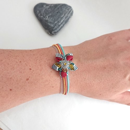 Bracelet réglable fleur en tissu rayé multicolore