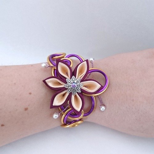Bracelet aluminium violet et doré et sa fleur kanzashi