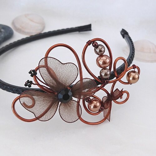 Serre tête aluminium marron avec son papillon et ses perles