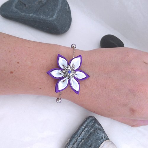 Bracelet chaînette fleur kanzashi violet et blanc.