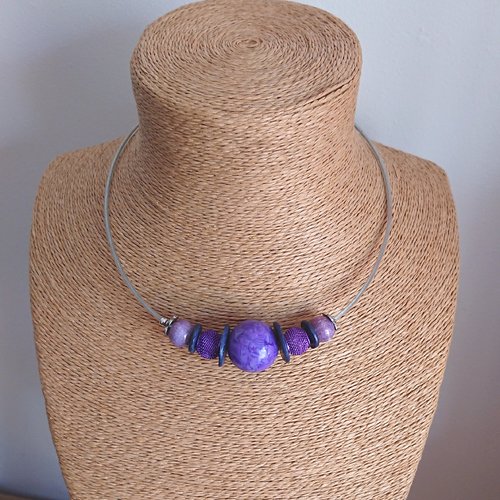 Collier polymère, perles rondes, coloris violet, bleu et ses perles intercalaires argent