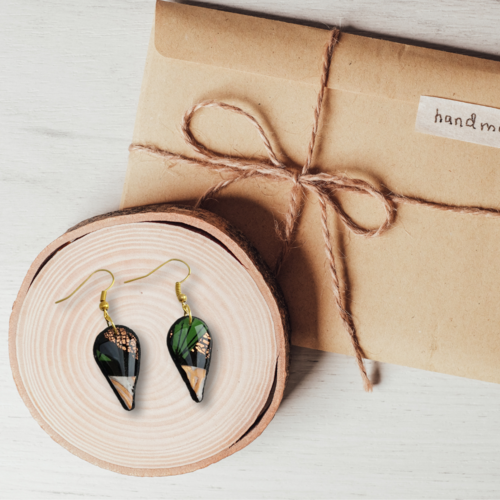 Boucles d'oreilles goutte d'eau jardin public, en polymère, différents motifs assemblés et texturés, vert, noir, blanc, or rose