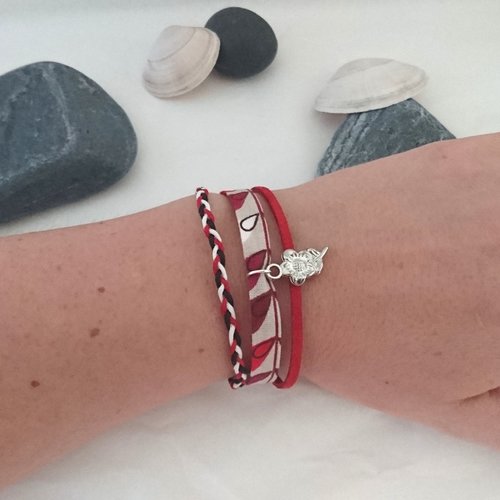 Bracelet liberty tissu, suédine, coton, couleur rouge et sa breloque
