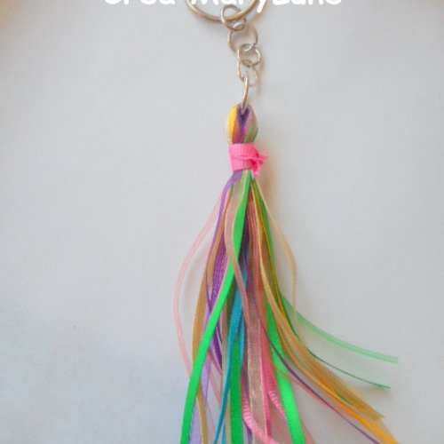 Porte clés ou bijou de sac a ruban multicolore
