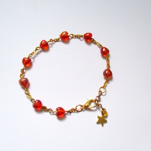 Bracelet en perles de verre en forme de cœur de couleur rouge