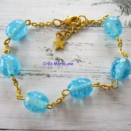 Bracelet en perles de verre ovale de couleur bleue et chaînette dorée - 2138584
