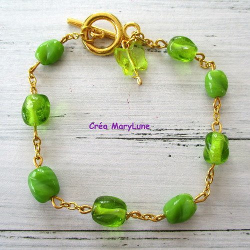 Bracelet en perles de verre de couleur verte et chainette dorée - 18 cm réglable - 2182831