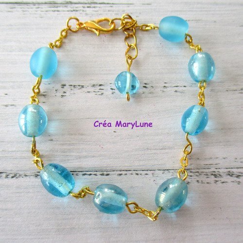 Bracelet en perles de verre de couleur bleue et chainette dorée - + ou - 18 cm réglable - 2182899