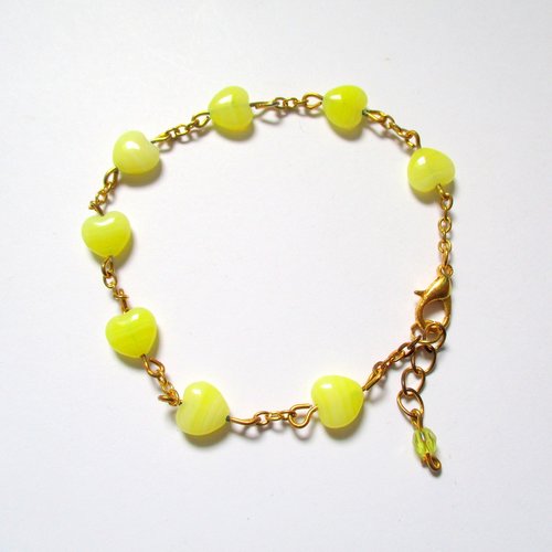 Bracelet en perles de verre en forme de cœur jaune et chainette dorée