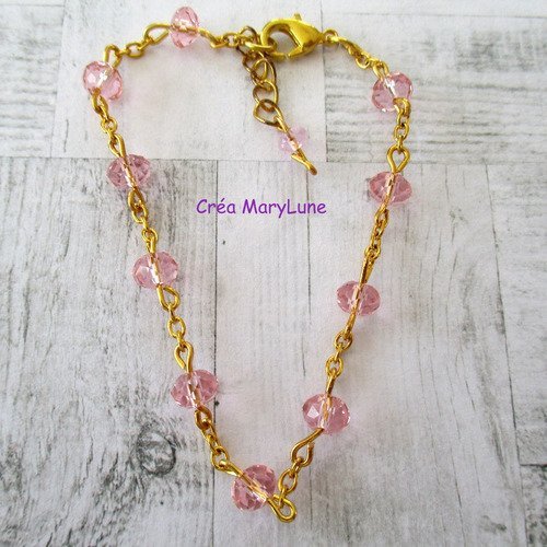 Bracelet en perles de verre transparent de couleur rose et chainette dorée - 17 cm réglable - 2276988