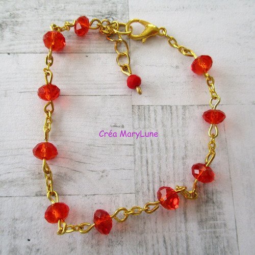 Bracelet en perles de verre transparent de couleur rouge orangé et chainette dorée - 18 cm réglable - 2295549