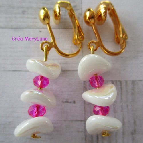 Boucles d'oreilles clips pour oreilles non percées perles en verre ondulées de couleur blanche - 2308357
