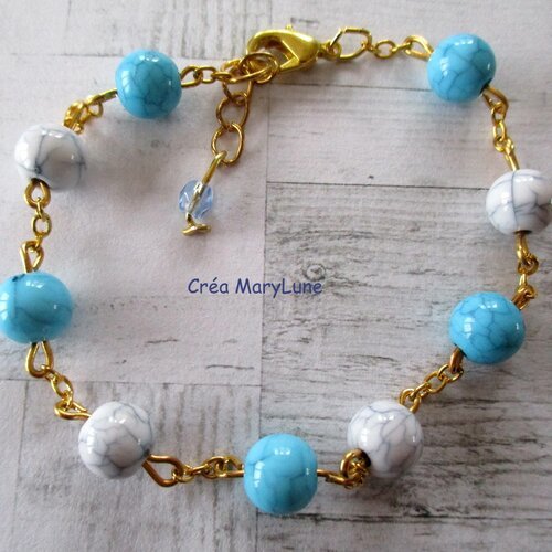 Bracelet en perles howlite bleu et blanc et chainette dorée - 18 cm ajustable - 2109157
