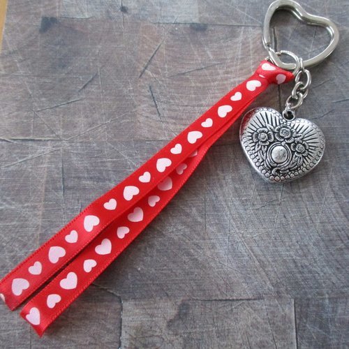 Porte clés, bijou de sac ou grigri de sac joli coeur pour la st valentin 