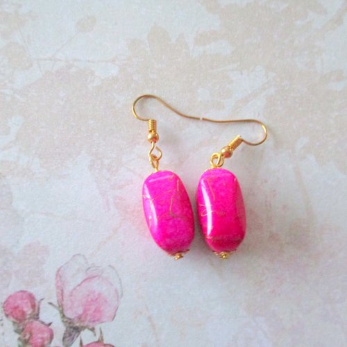 Boucles d'oreilles perle rose fuchsia a filets dorés