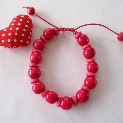 Bracelet à jolies perles de bois rose
