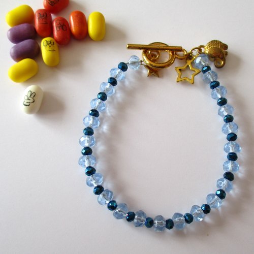 Bracelet bleu en perle de verre bleu transparentes