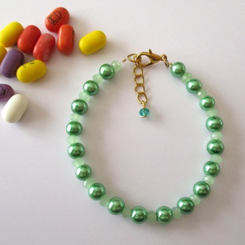 Bracelet en perles de verre nacrées de couleur verte