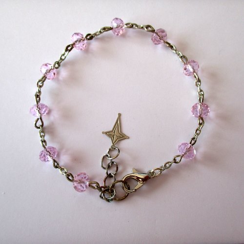 Bracelet en petite perles roses transparentes