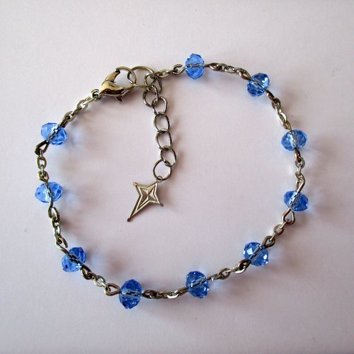 Bracelet en petite perles bleues transparentes