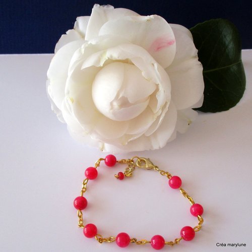 Bracelet en petites perles de jade couleur fraise