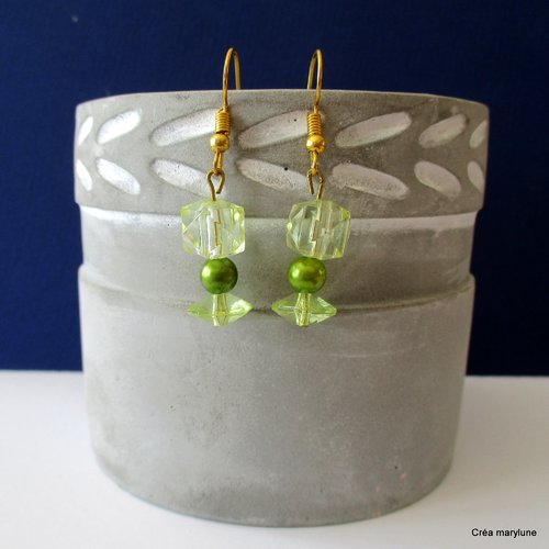 Boucles d'oreilles  cube et palet vert transparent