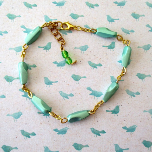 Bracelet en perles géométriques en plastique  vert pâle